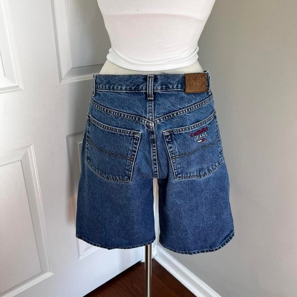 VINTAGE TOMMY HILFIGER EMBROIDERED BACK POCKET JEAN SHORTS - Picture 2 of 8